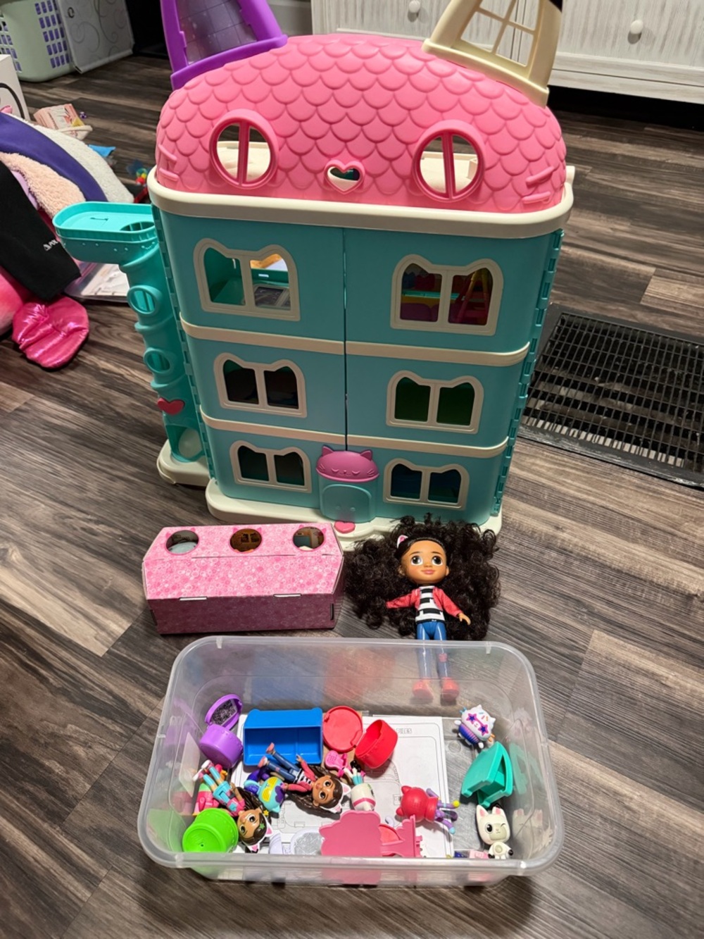 Gabby’s Dollhouse Three-Story Playset in Pink and Teal with Accessories & Dolls